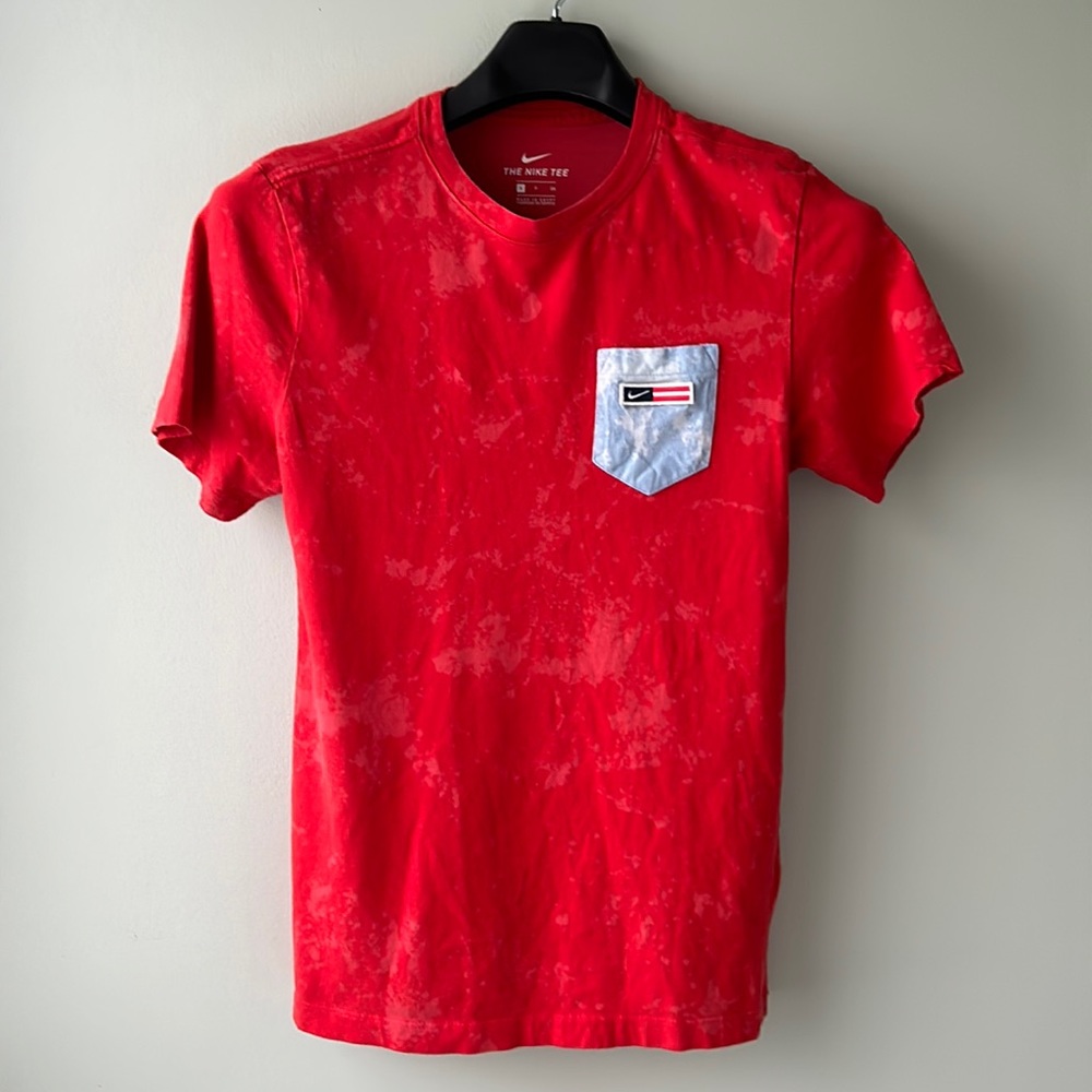 Nike short sleeve tee. Men’s small.